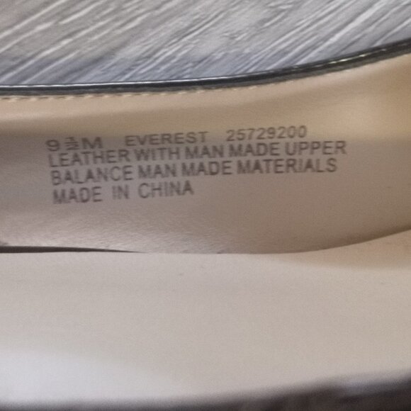 Etienne Aigner Ladies Size 9.5M Leather & Man Made Material Everest Dress Pumps - Picture 3 of 4